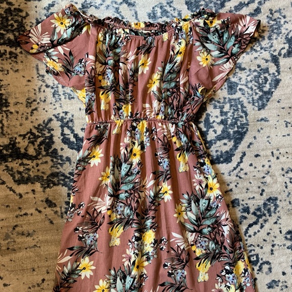 Off-The-Shoulder Tropical Sundress - Picture 4 of 7